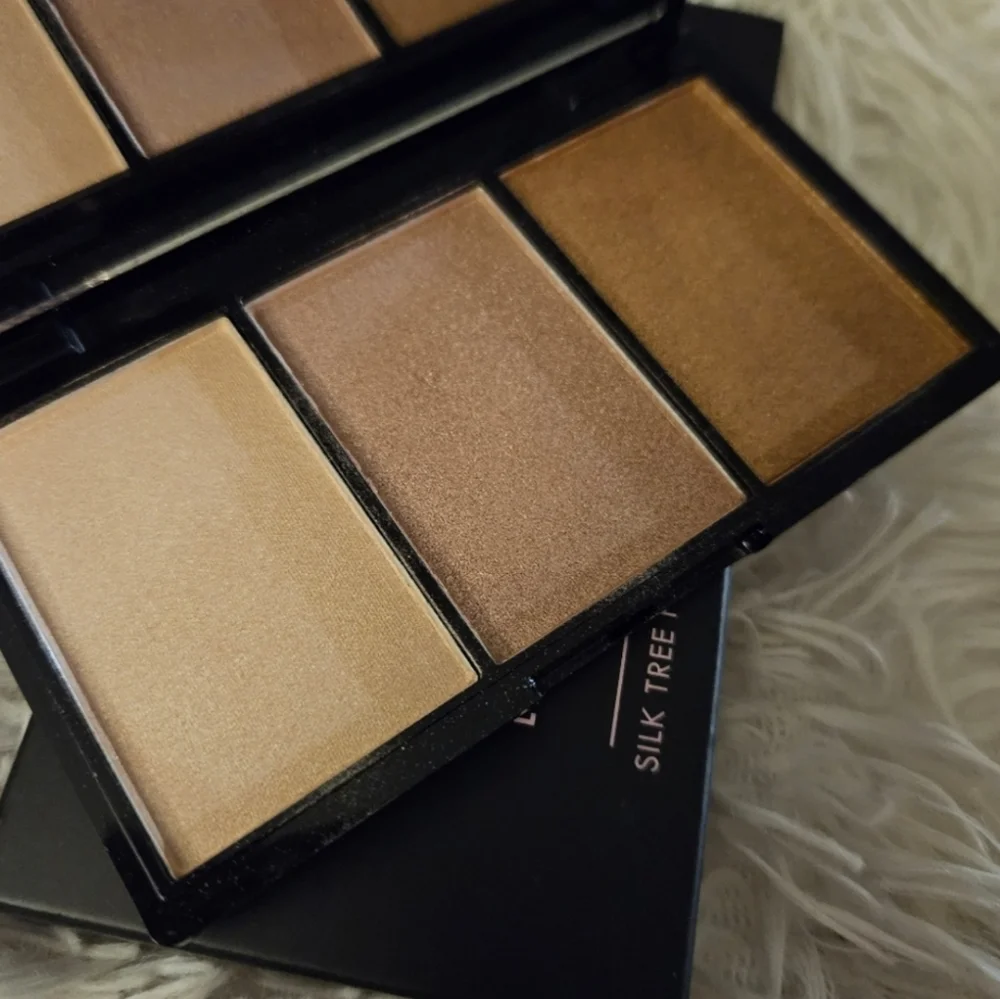 🆕 K❤️Voss Luminous Highlighter Palette - Heye Lighter